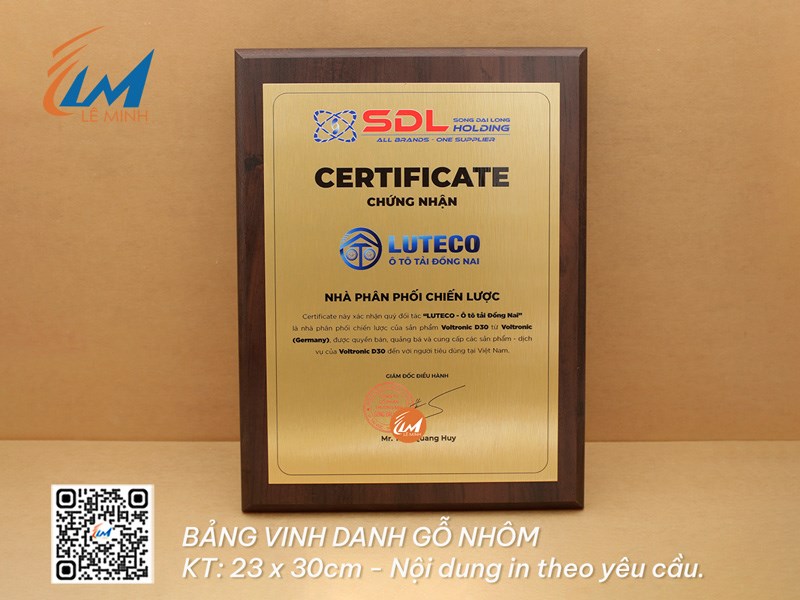 Sản xuất bảng vinh danh gỗ nhôm