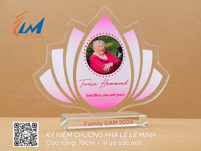 Mẫu kỷ niệm chương hoa sen giá từ 180k - 345k