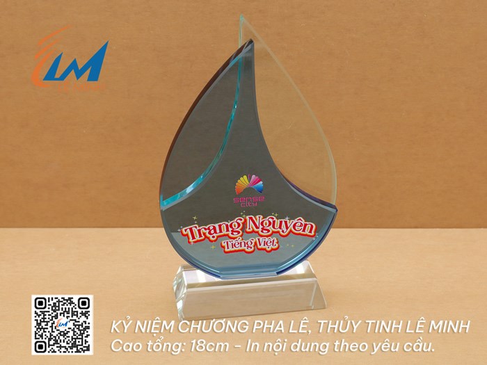 Kỷ niệm chương pha lê thủy tinh giá từ 220k - 375k