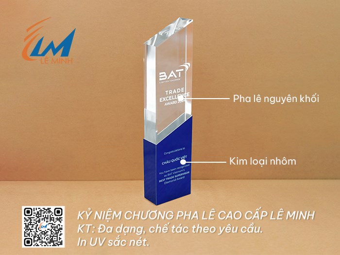 /UserUpload/Product/lam-ky-niem-chuong-pha-le-cao-cap-le-minh.jpg