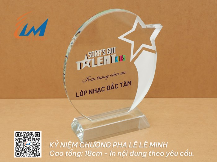 Mẫu kỷ niệm chương pha lê phổ biến giá từ 190k - 325k