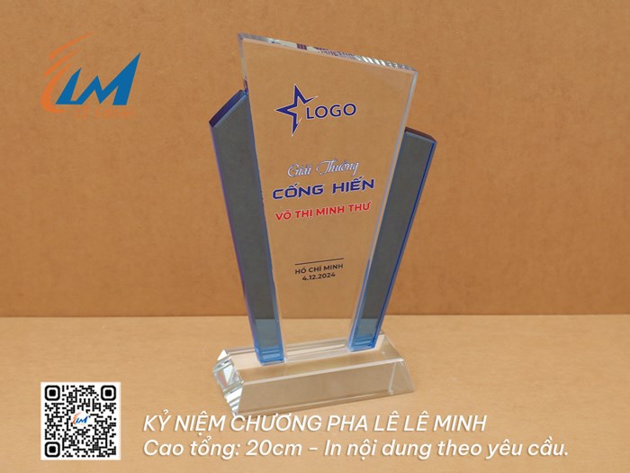 Kỷ niệm chương pha lê giá từ 210k - 355k