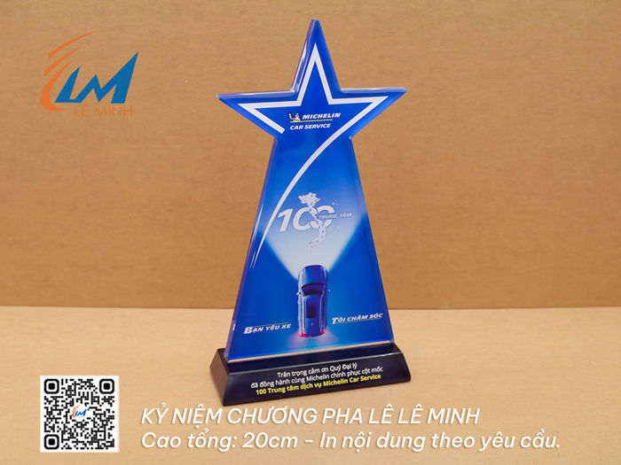 Mẫu kỷ niệm chương pha lê phổ biến giá từ 190k - 325k