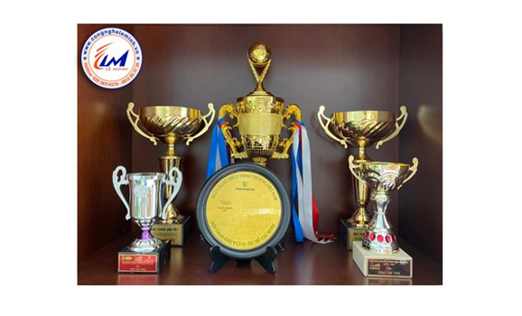 CÁC LOẠI CÚP ĐÚC KHUÔN